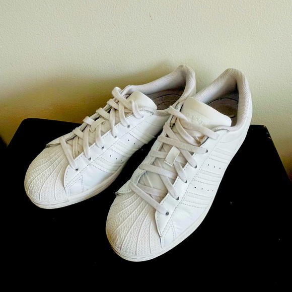 ADIDAS SUPERSTAR size 7.5 women’s - Picture 1 of 5